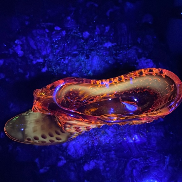 Fenton  Amberina hobnail cats head slipper. Glows under UV … - Picture 4 of 14